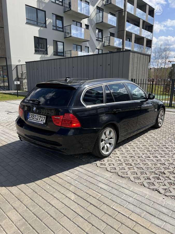 BMW 330 2011 — двигун 3000 cm³, 204 HP (150kW)