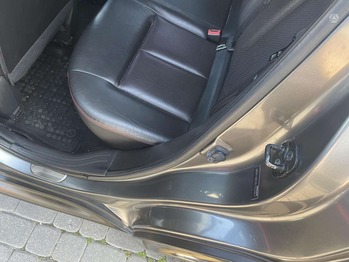 Nissan Juke 2011 — photo 5