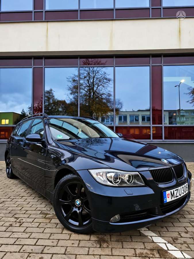 BMW 320 2007 — вигляд ззаду
