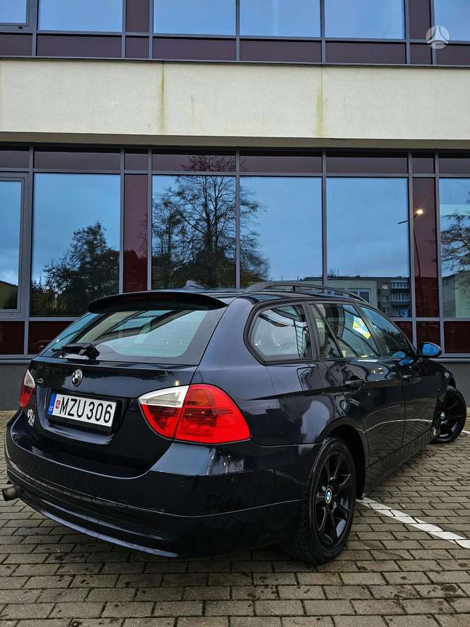 BMW 320 2007 — салон