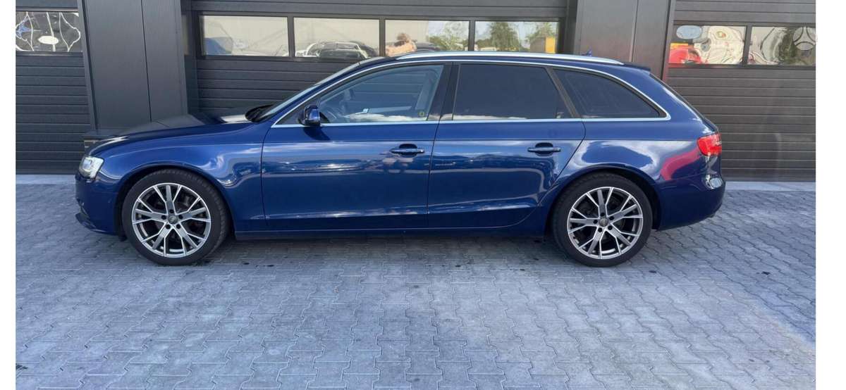 Audi A4 2014 — салон