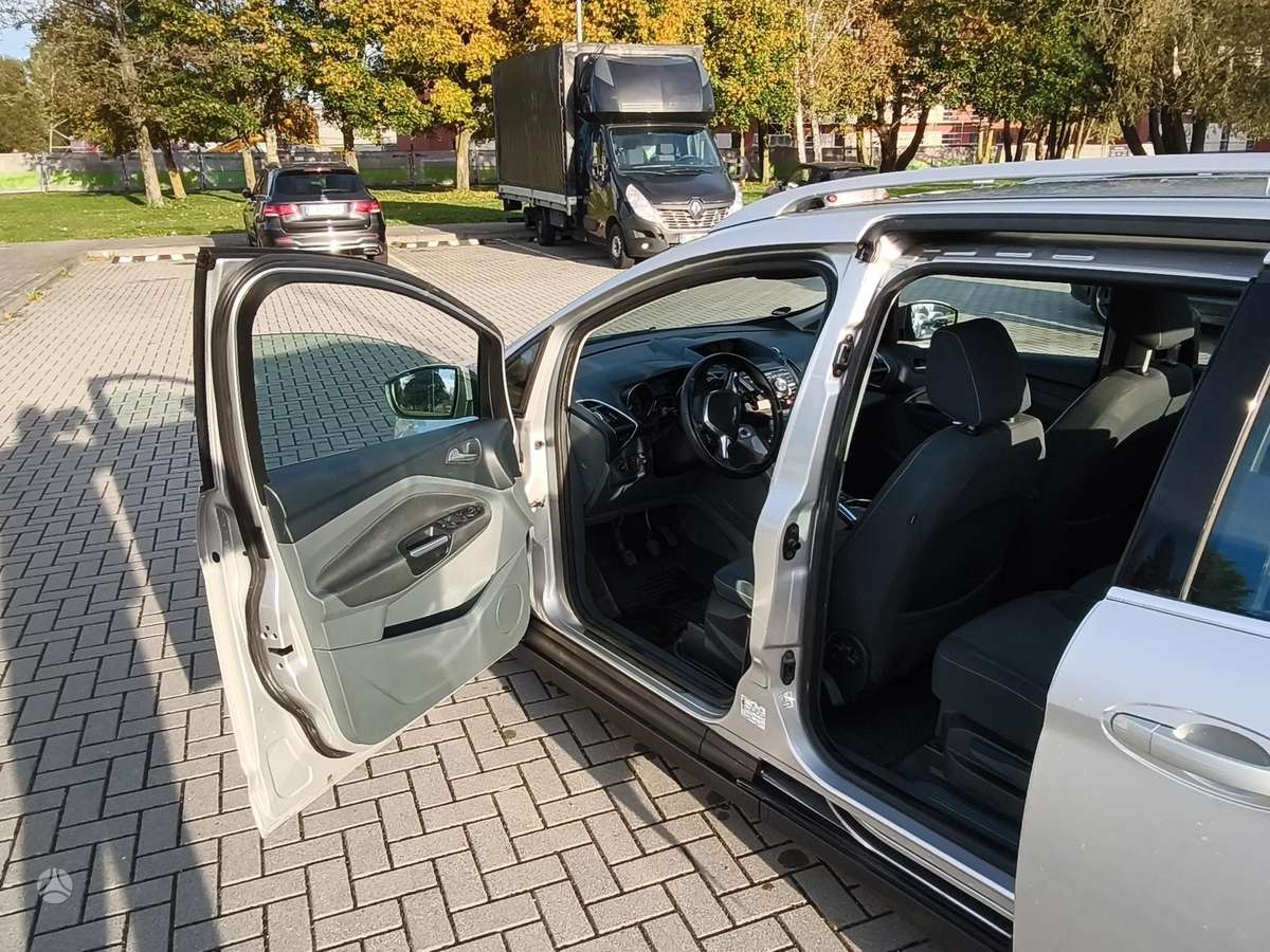 Ford Grand 2013 — photo 16