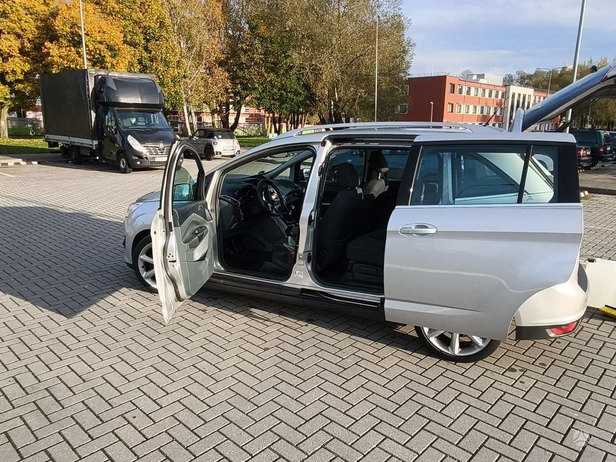 Ford Grand 2013 — photo 17