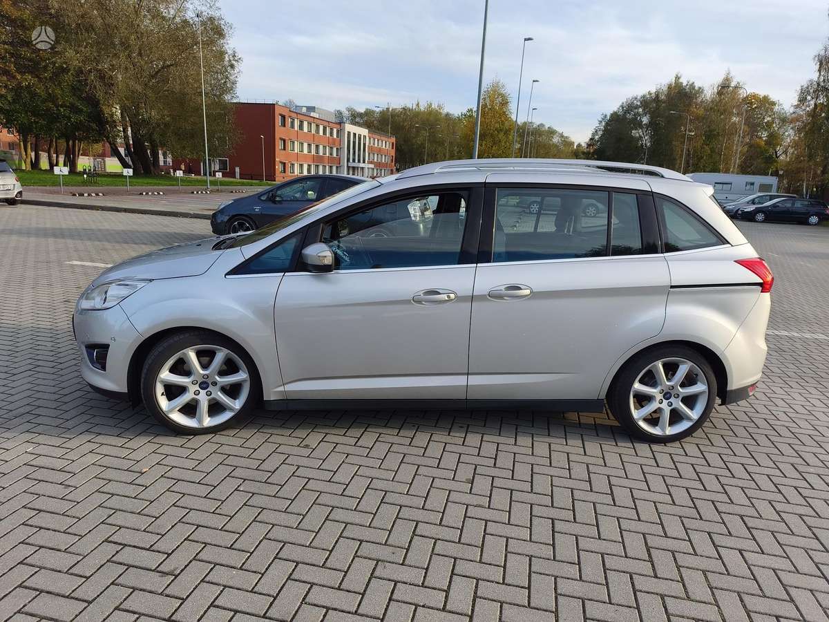 Ford Grand 2013 — rear view