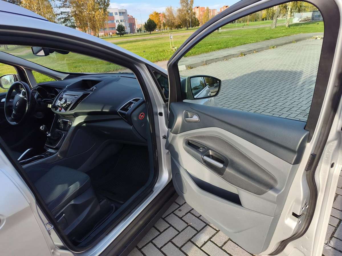 Ford Grand 2013 — photo 7