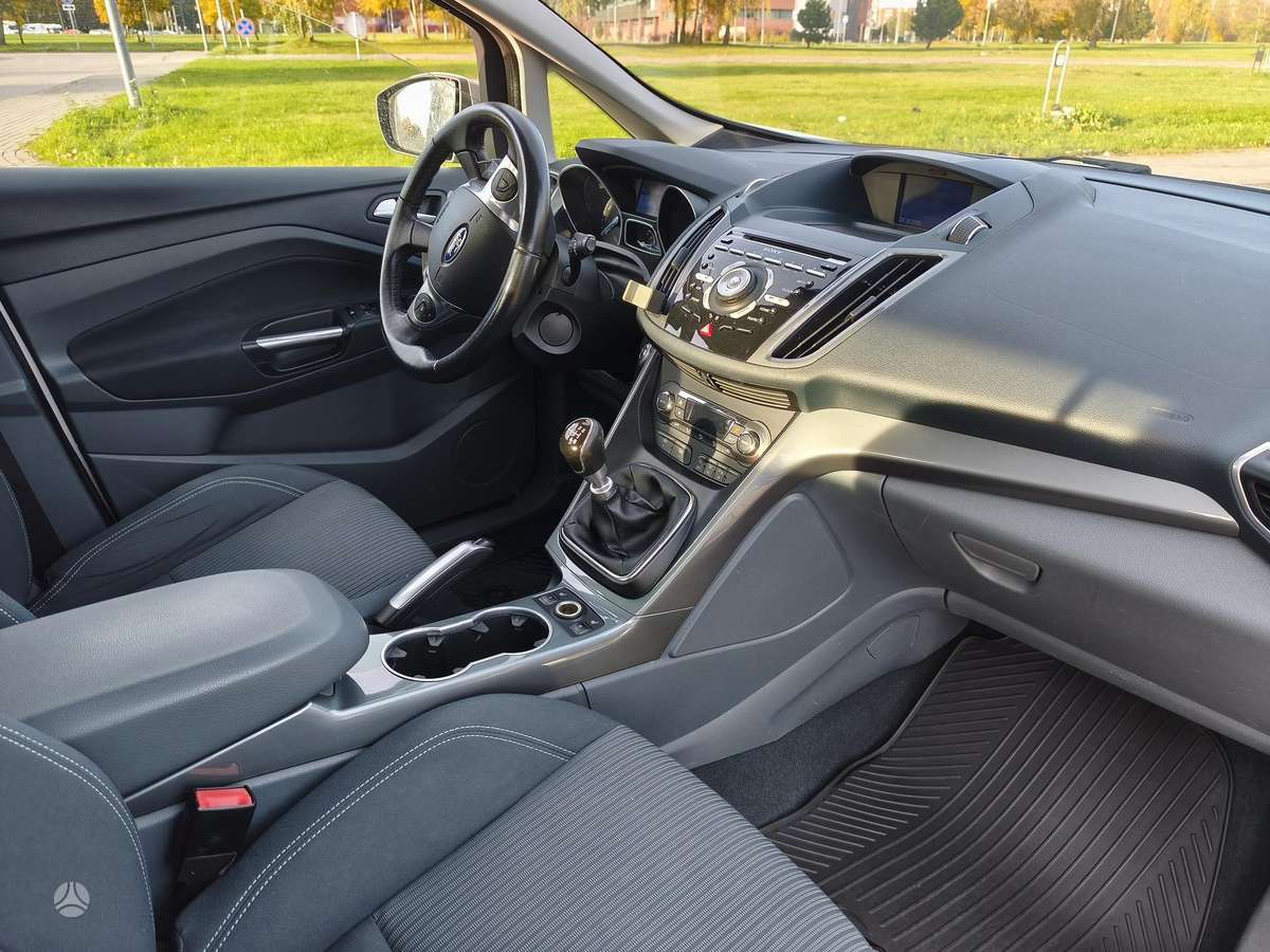 Ford Grand 2013 — photo 8
