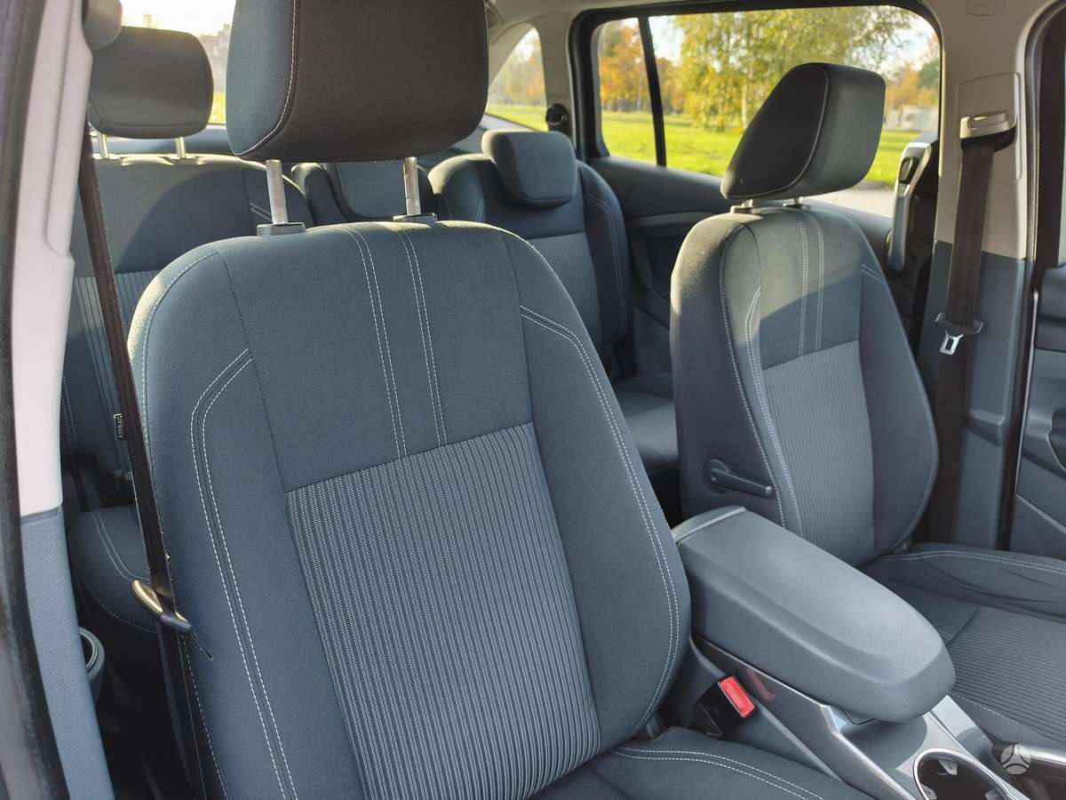 Ford Grand 2013 — photo 9