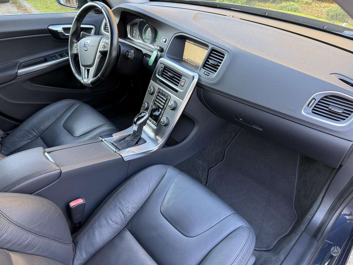 Volvo V60 2013 — photo 10