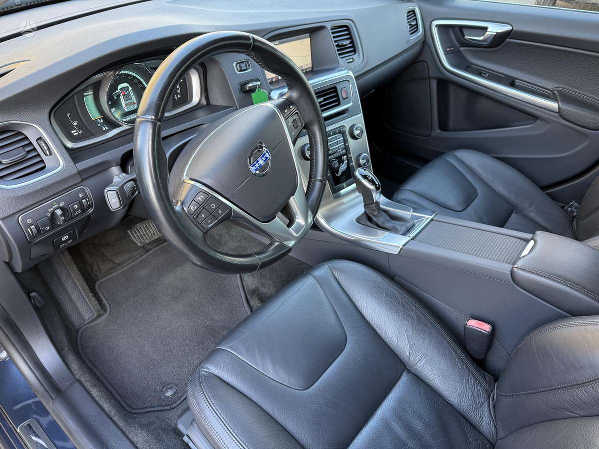 Volvo V60 2013 — photo 11