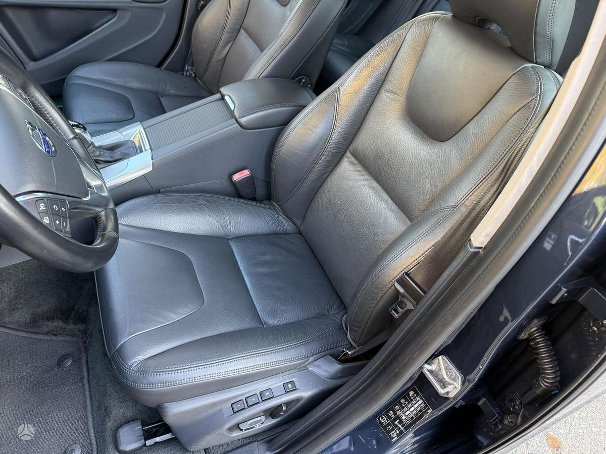 Volvo V60 2013 — photo 12