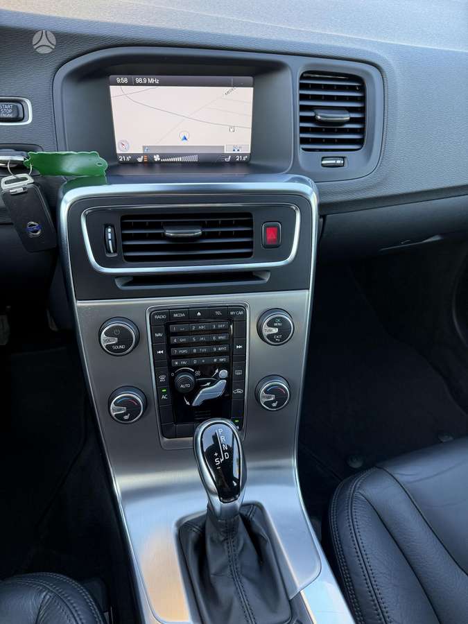 Volvo V60 2013 — photo 14