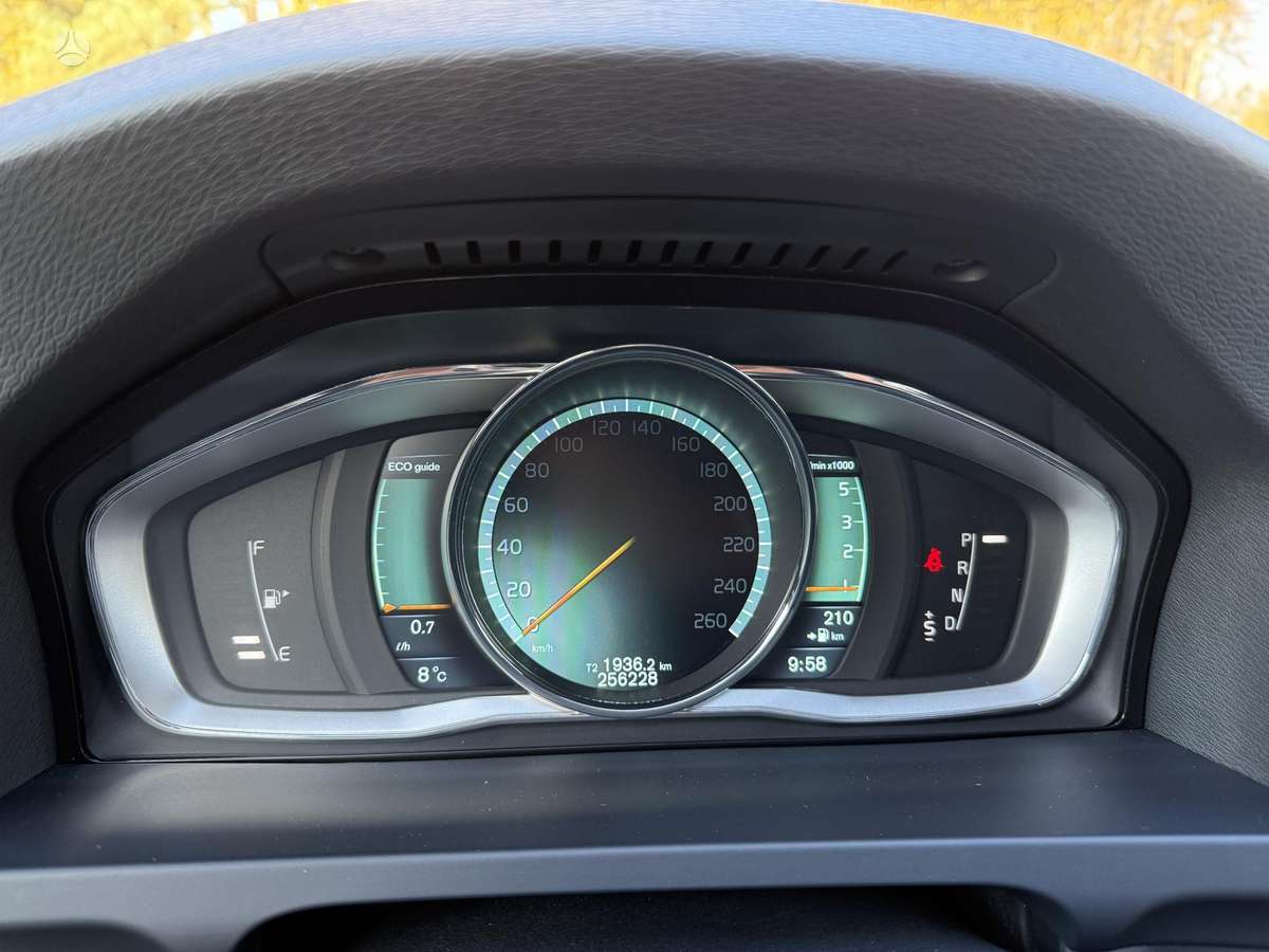 Volvo V60 2013 — photo 15