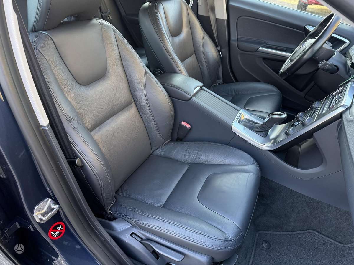 Volvo V60 2013 — photo 17