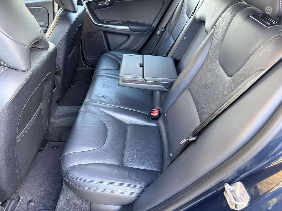 Volvo V60 2013 — photo 19