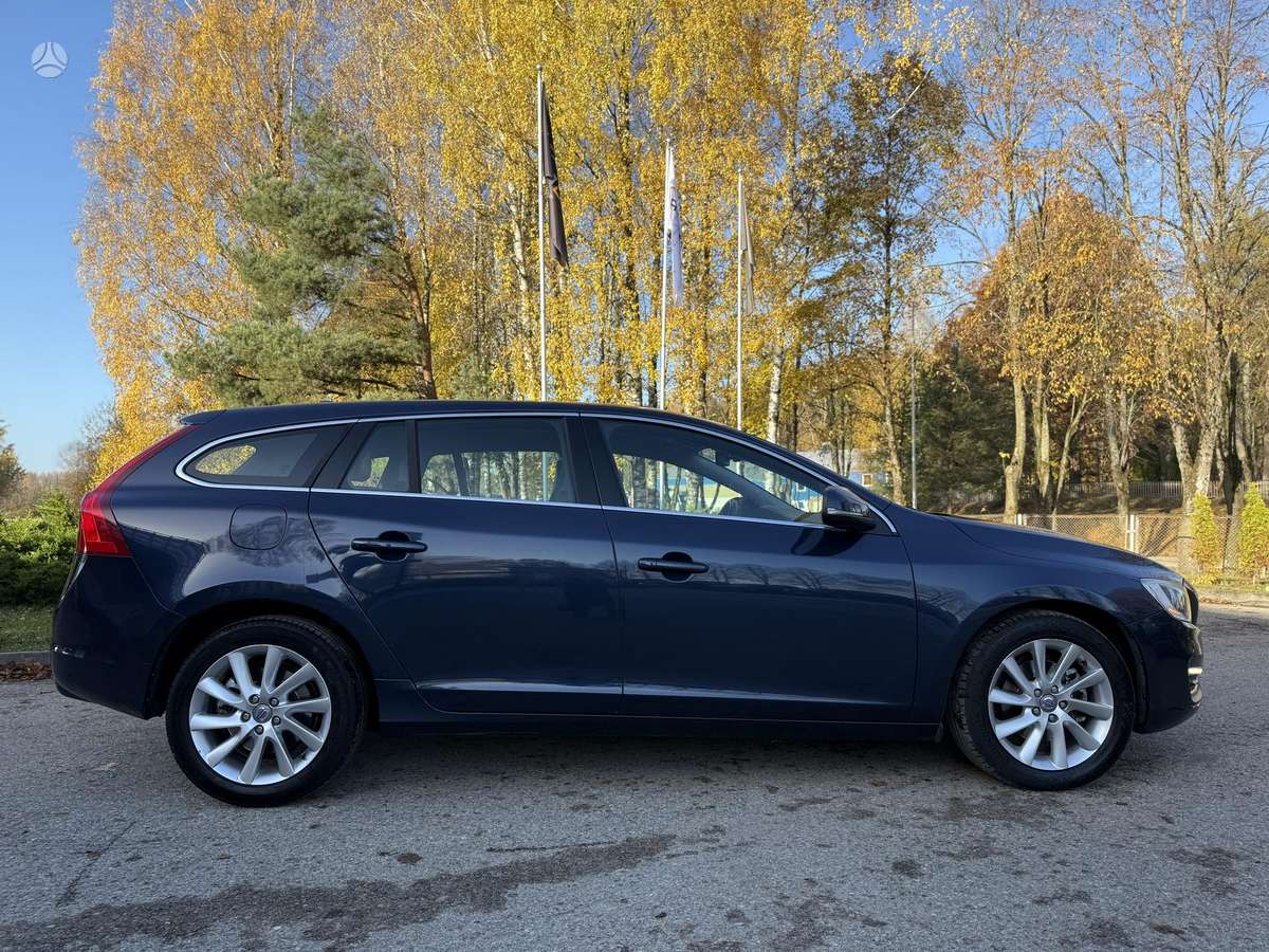 Volvo V60 2013 — rear view