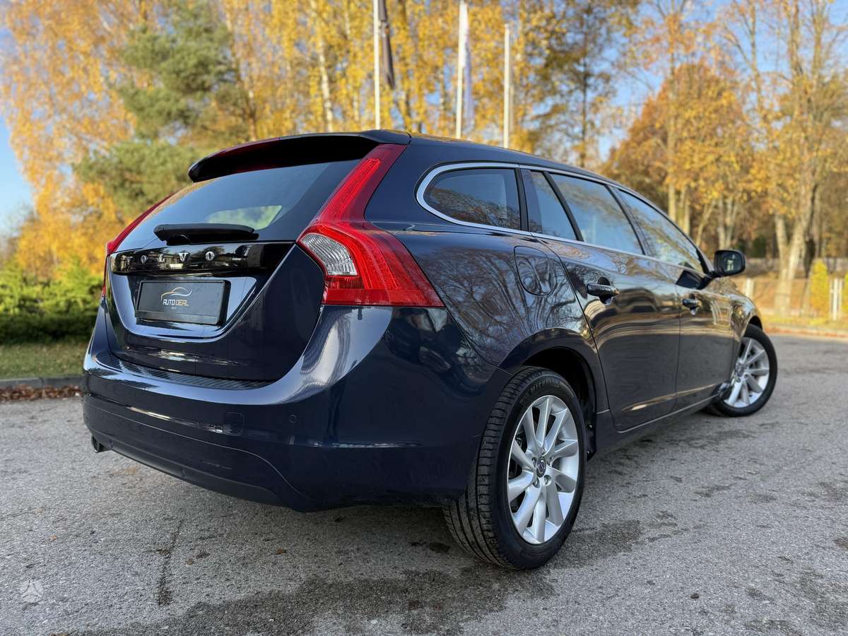 Volvo V60 2013 — interior