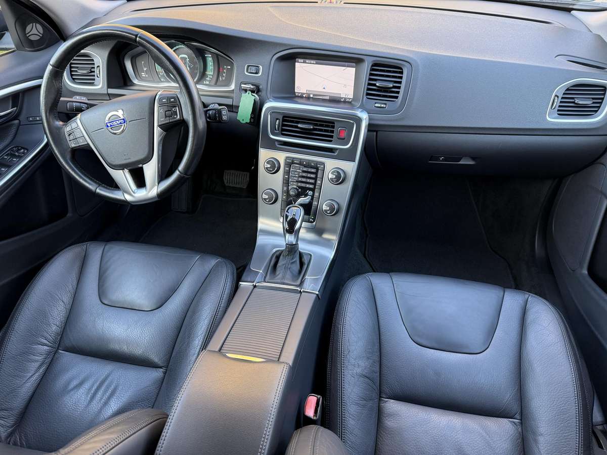 Volvo V60 2013 — photo 9