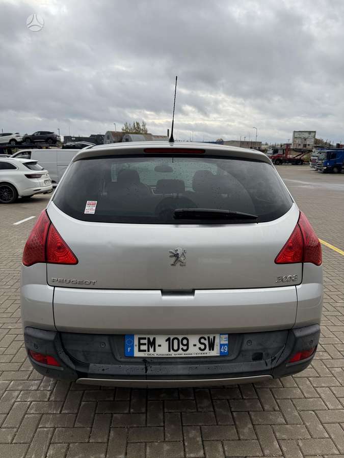 Peugeot 3008 2012 — engine 1560 cm³, 111 HP (82kW)