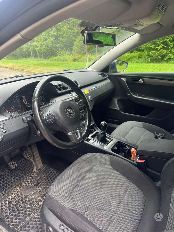 Volkswagen Passat 2012 — photo 11