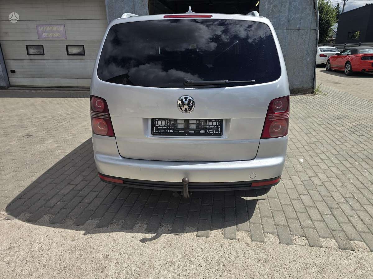 Volkswagen Touran 2008 — rear view