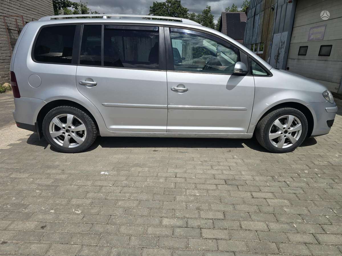 Volkswagen Touran 2008 — engine 1896 cm³, 105 HP (77kW)