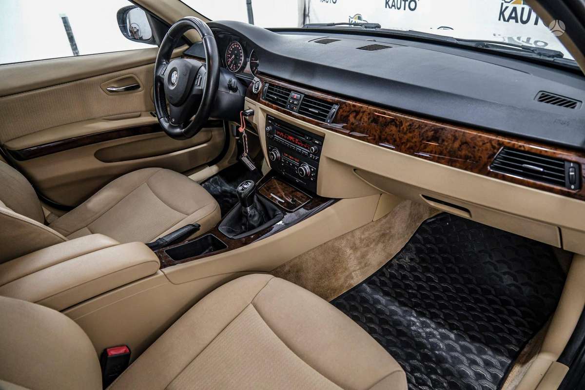 BMW 320 2012 — photo 11