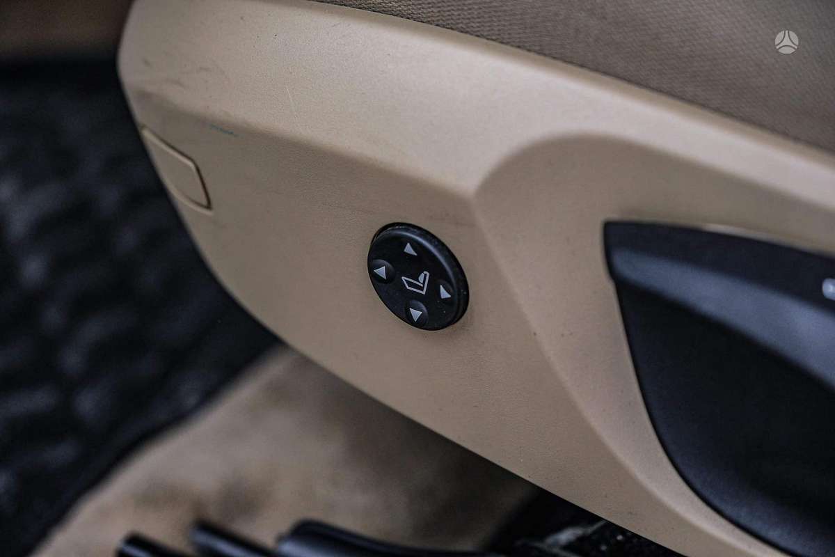 BMW 320 2012 — photo 13