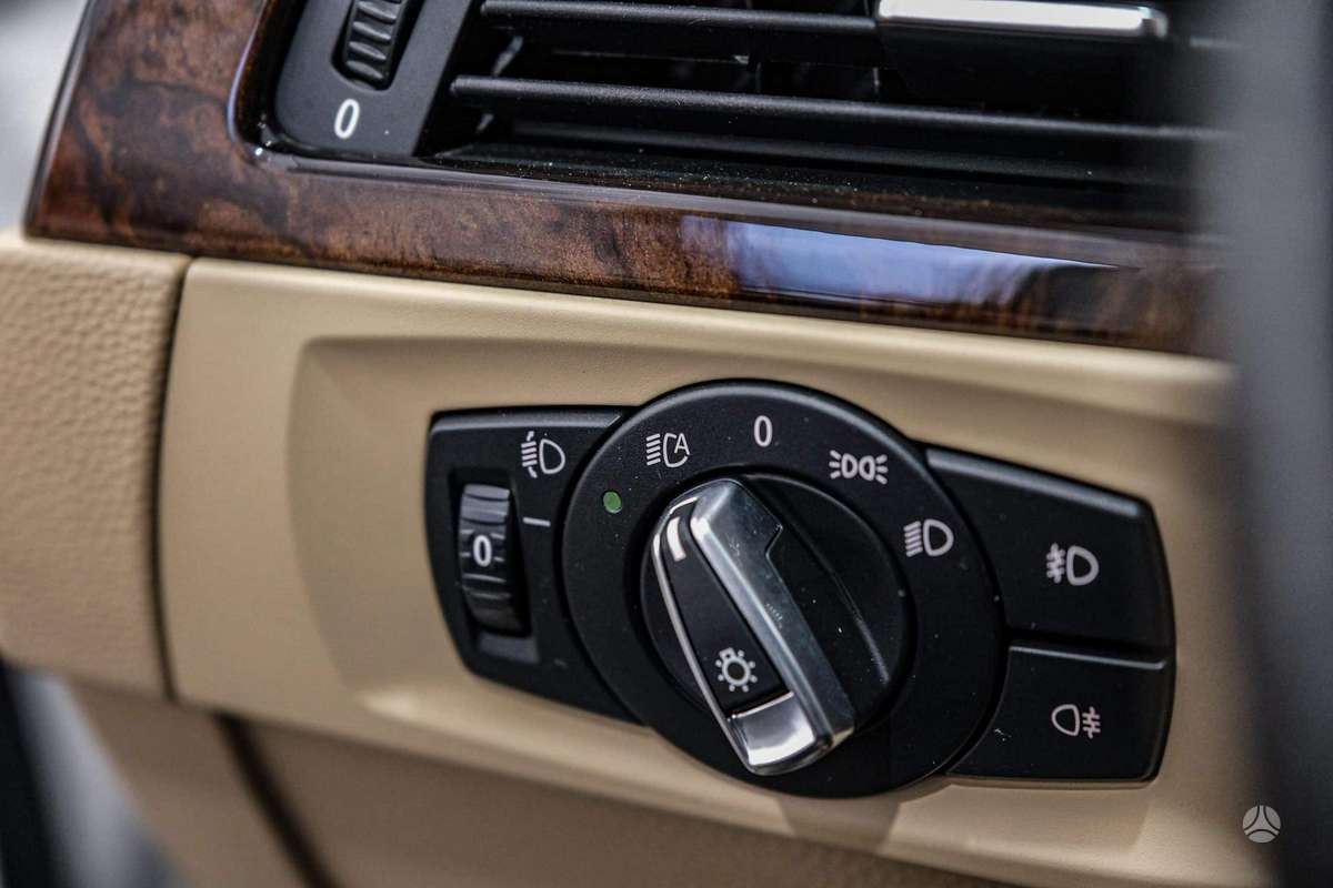 BMW 320 2012 — photo 14