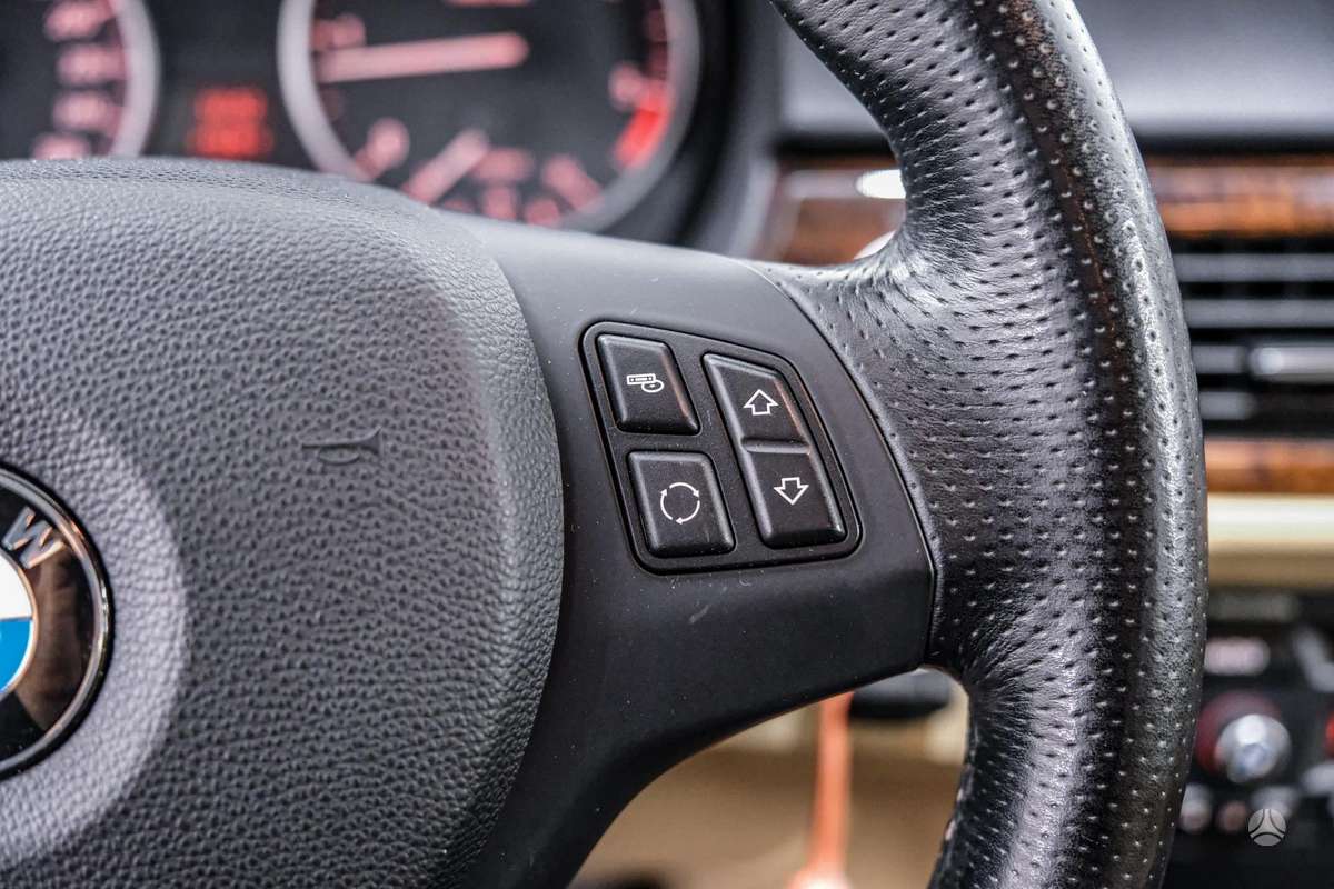 BMW 320 2012 — photo 17