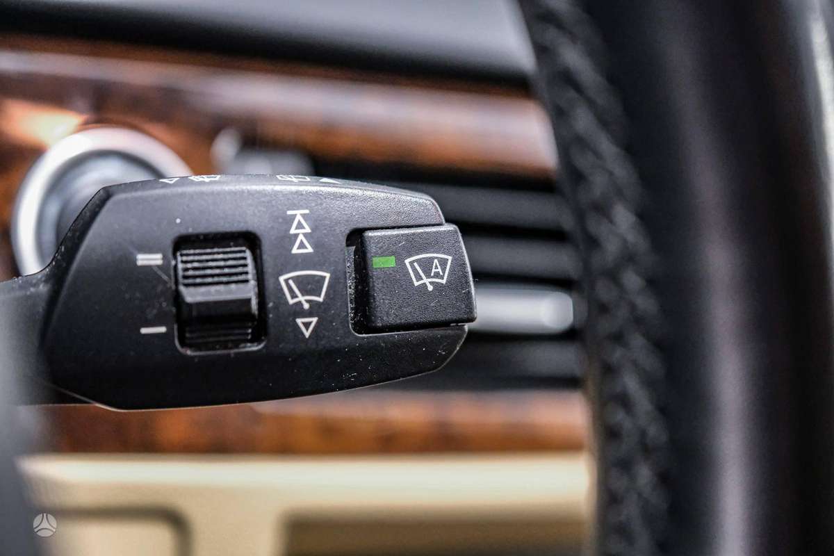 BMW 320 2012 — photo 18