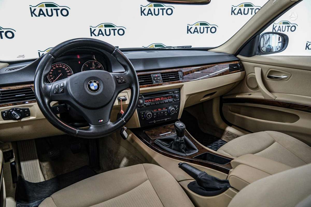 BMW 320 2012 — photo 7