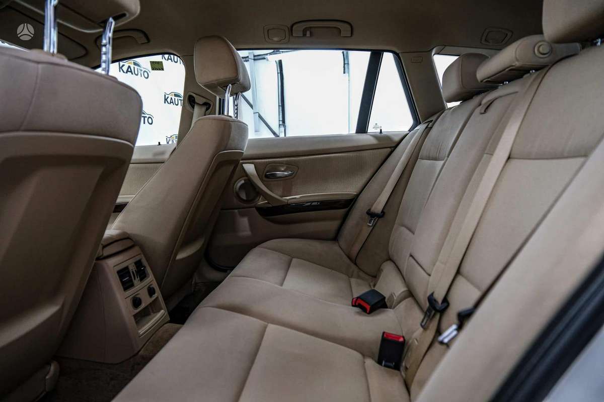 BMW 320 2012 — photo 9