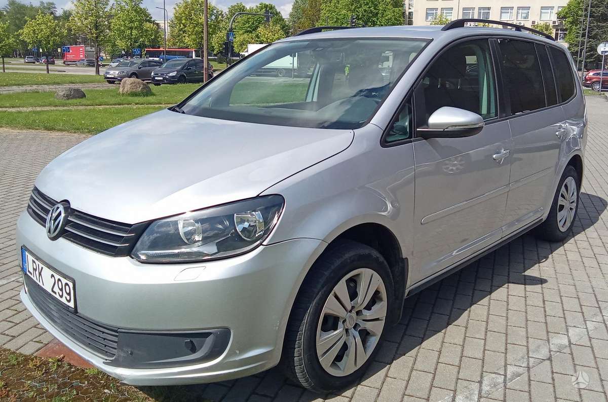Volkswagen Touran 2013 — rear view