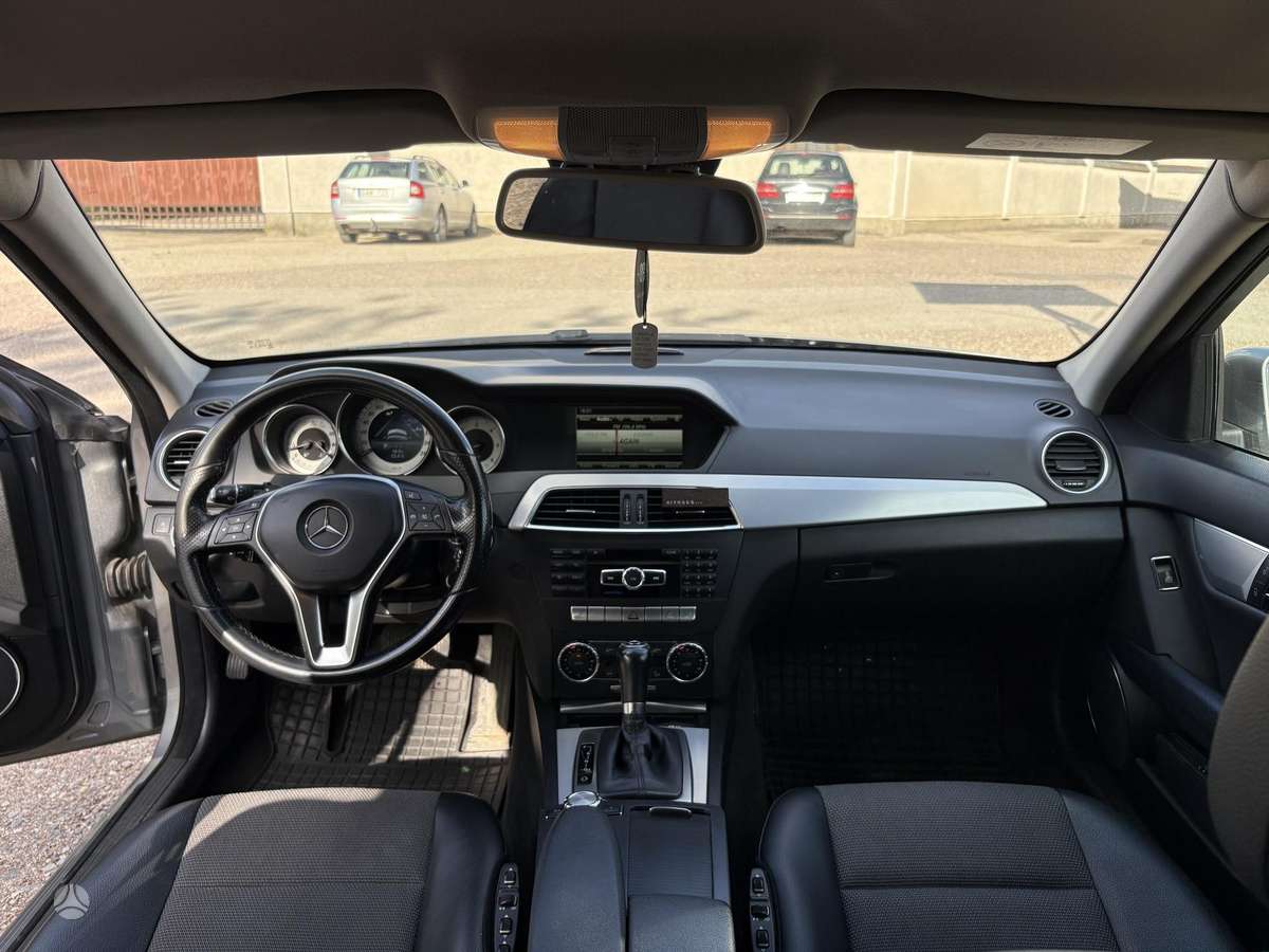 Mercedes-Benz C300 2013 — photo 12