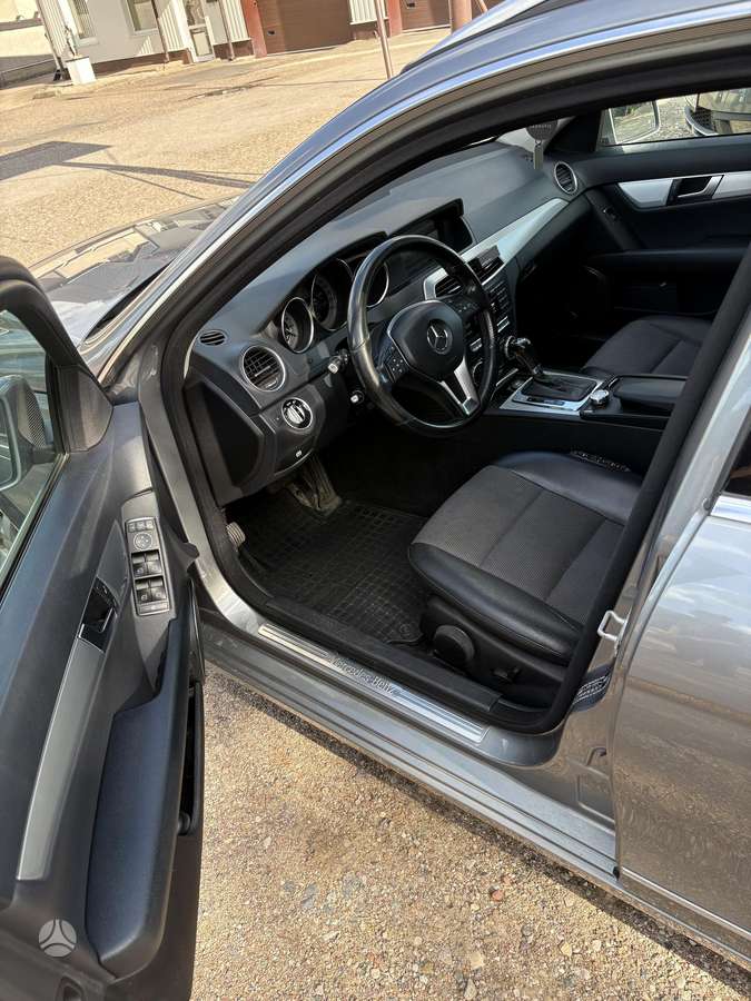 Mercedes-Benz C300 2013 — photo 14