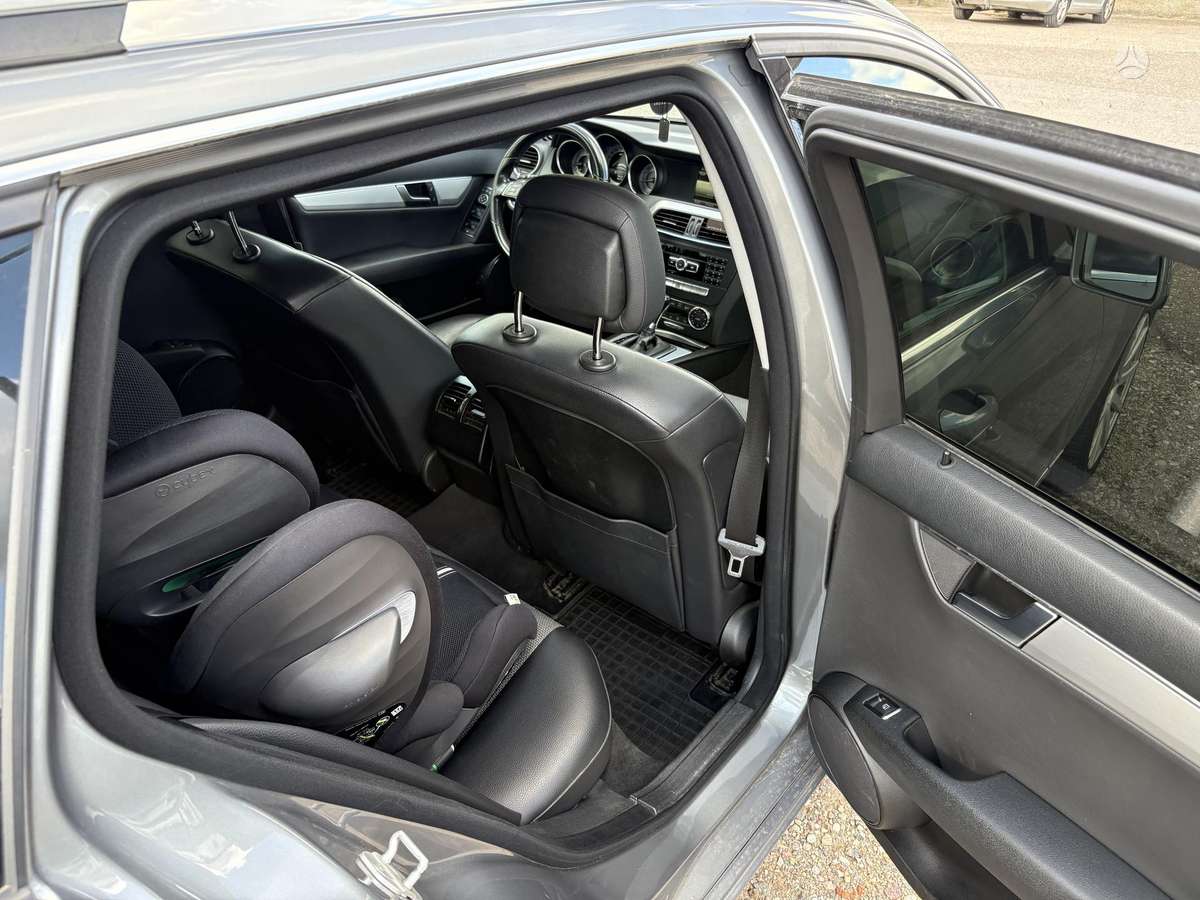 Mercedes-Benz C300 2013 — photo 16
