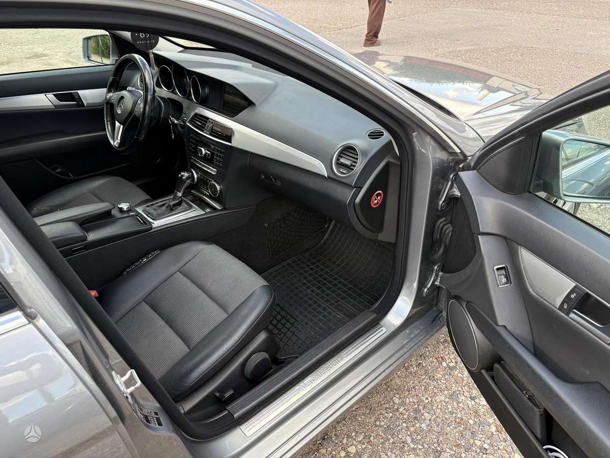 Mercedes-Benz C300 2013 — photo 17