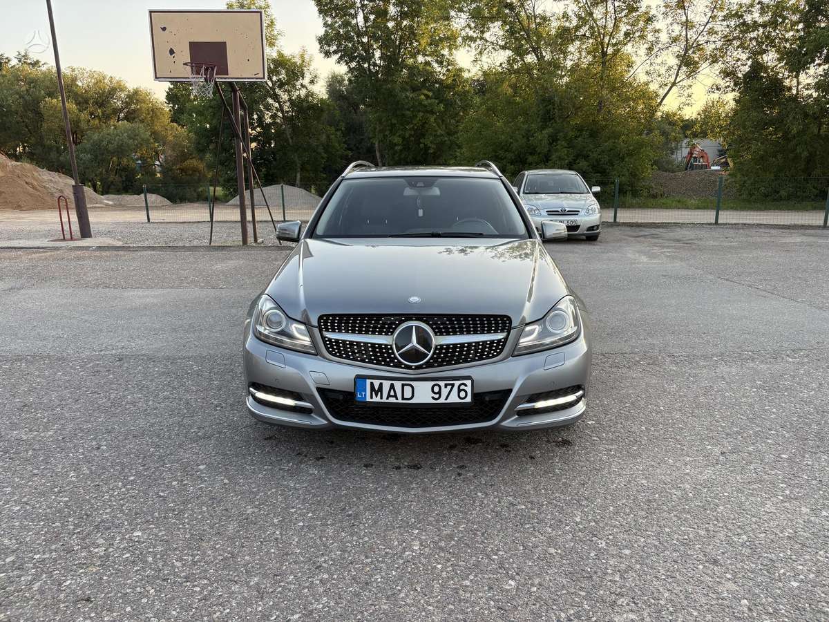 Mercedes-Benz C300 2013 — rear view