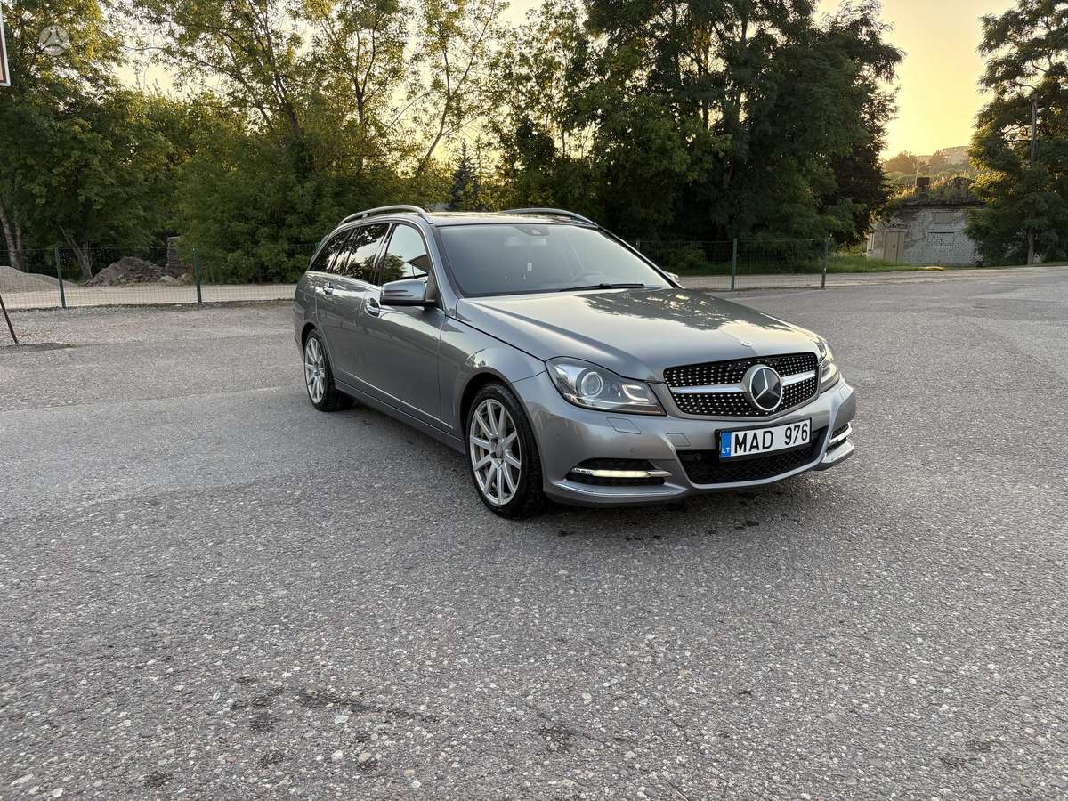 Mercedes-Benz C300 2013 — interior