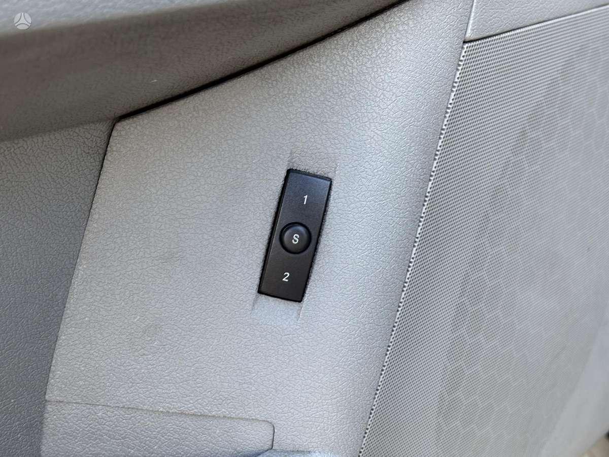 Chrysler 300C 2007 — фото 16