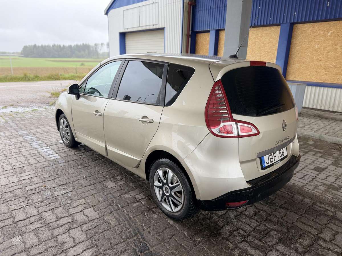 Renault Scenic 2011 — вигляд ззаду