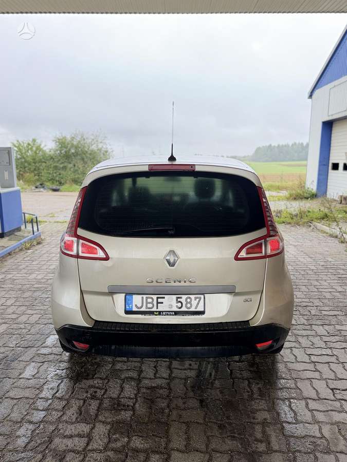 Renault Scenic 2011 — салон
