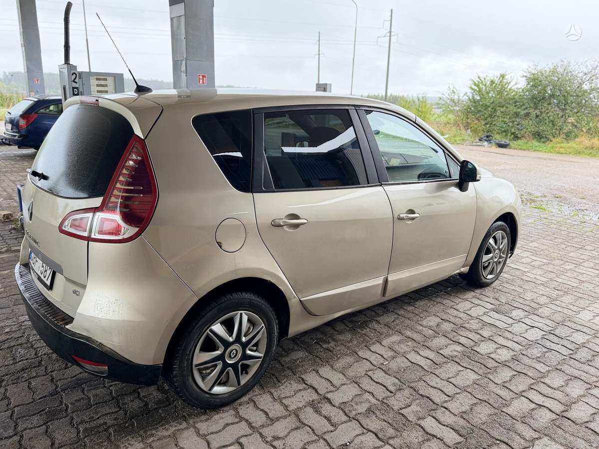 Renault Scenic 2011 — двигун 1461 cm³, 110 HP (81kW)