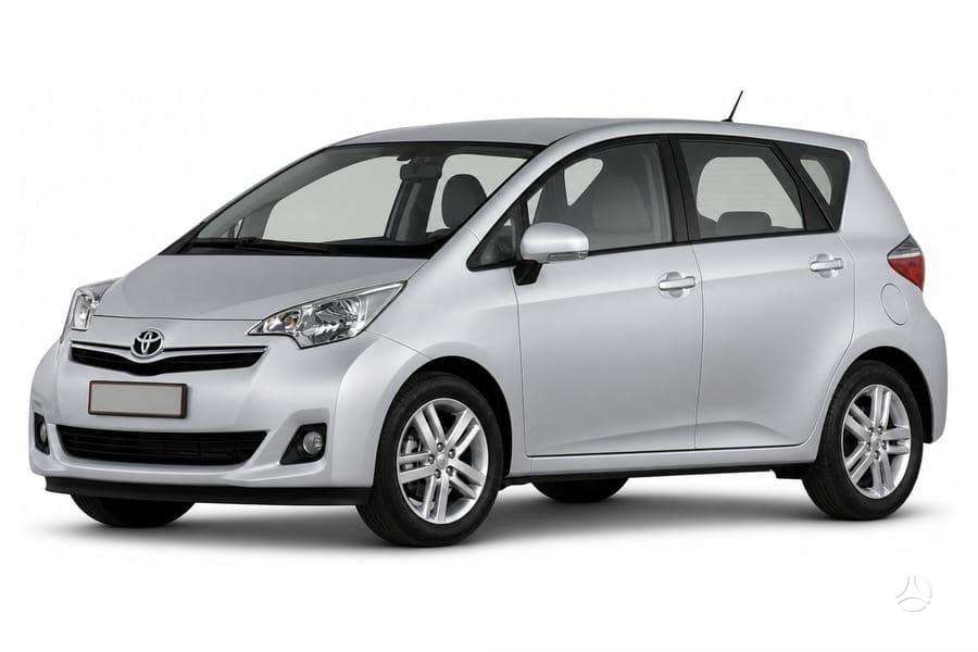 Toyota Verso-S 2011 — interior