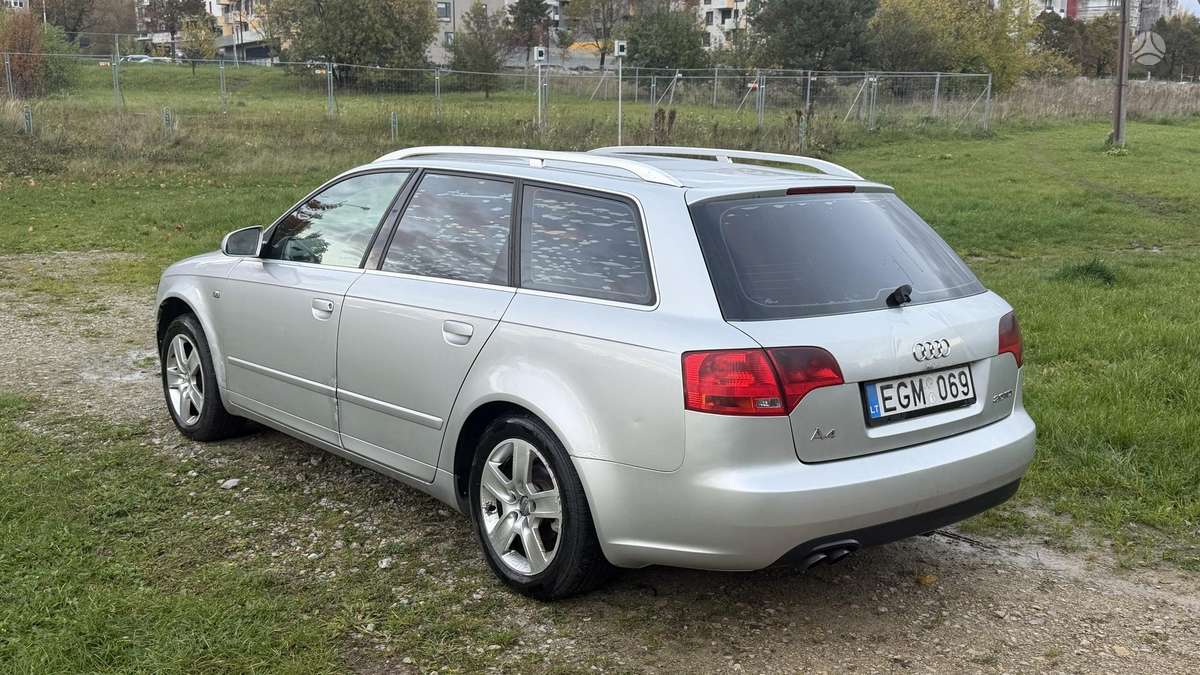 Audi A4 2006 — салон