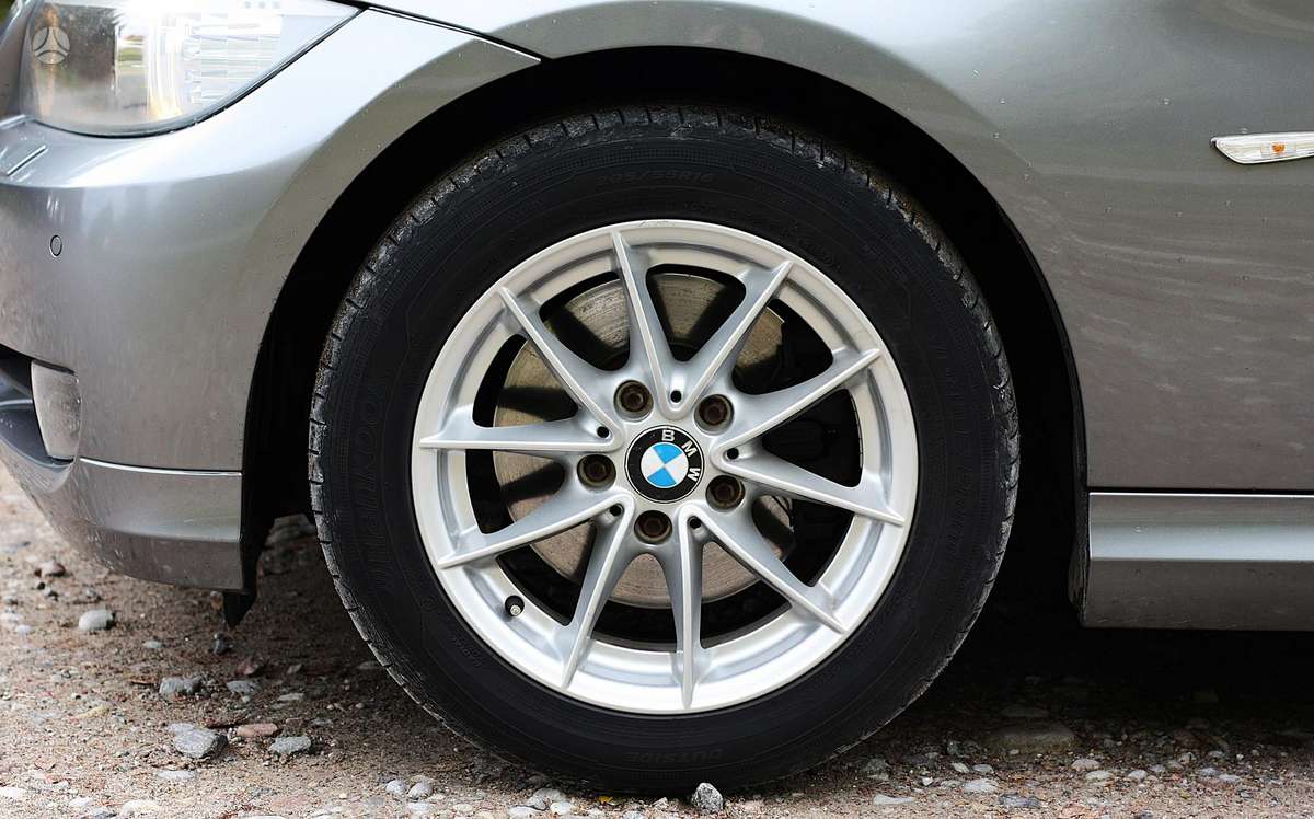BMW 320 2011 — photo 10