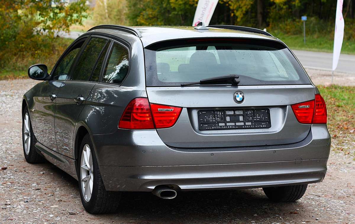 BMW 320 2011 — photo 13