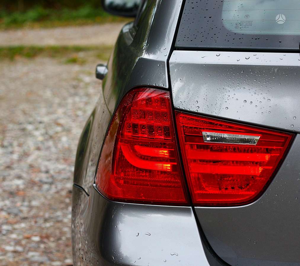 BMW 320 2011 — photo 14