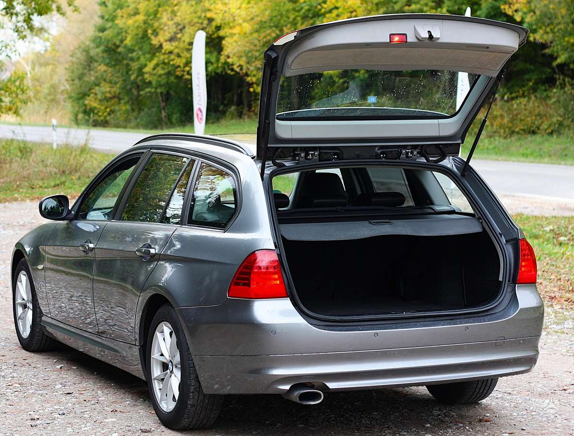 BMW 320 2011 — photo 16