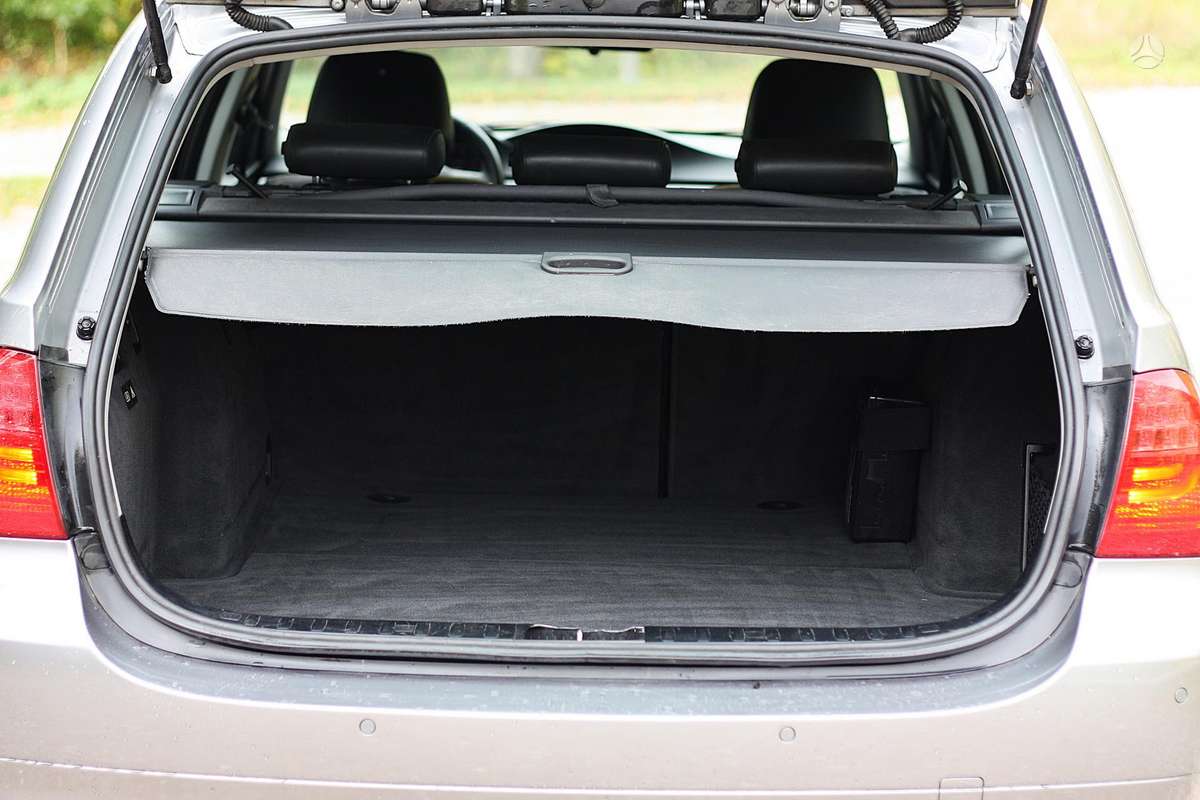 BMW 320 2011 — photo 18